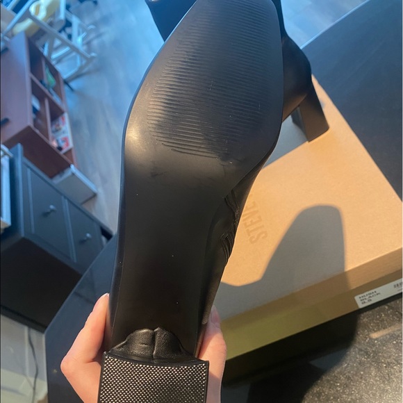 Black Steve Madden heeled boots (NEVER WORN) - Picture 3 of 4